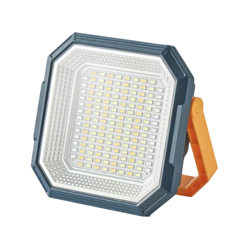 كشاف كبير يعمل بالطاقة الشمسية بقدرة 10400 مللي أمبير في الساعة